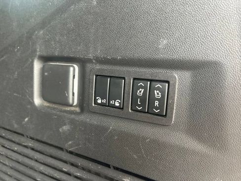 Used 2023 Chevrolet Tahoe Z71 w/ Luxury Package AWD/4WD image 24