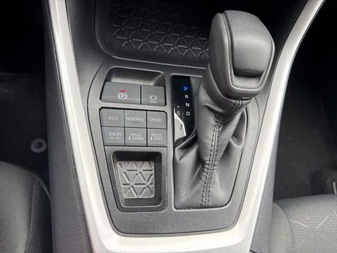Used 2025 Toyota RAV4 XLE image 18