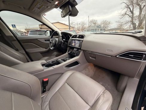 Used 2017 Jaguar F-PACE R-Sport image 20