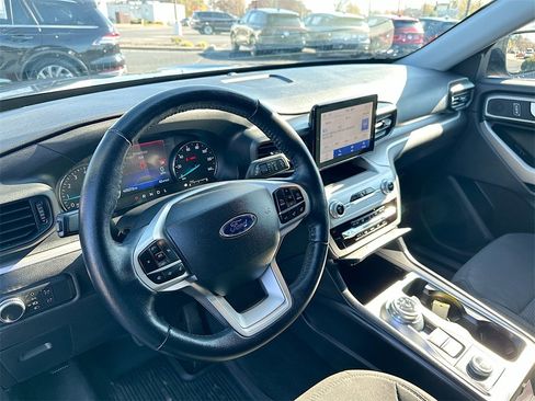 Used 2022 Ford Explorer XLT image 10