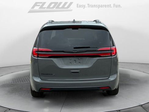 Used 2021 Chrysler Pacifica Touring-L w/ S Appearance Package FWD image 8