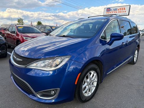 Used 2020 Chrysler Pacifica Touring-L FWD image 27