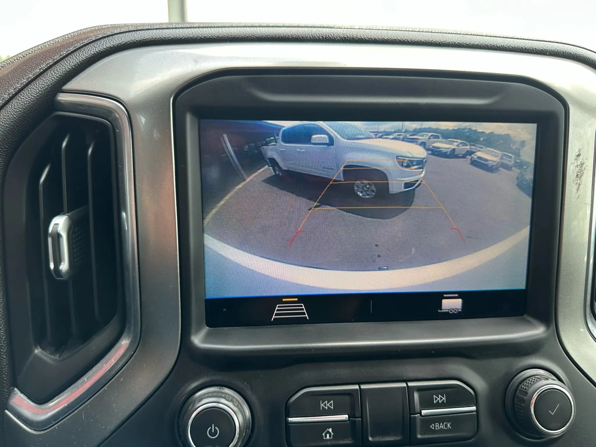 Used 2019 Chevrolet Silverado 1500 LT w/ Z71 Off-Road Package AWD/4WD image 10