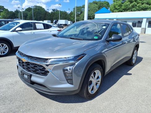 Used 2026 Chevrolet Trax LS w/ Driver Confidence Package FWD image 1