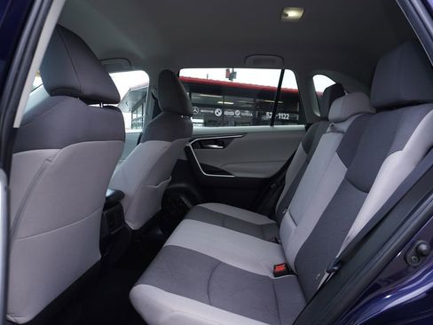 Used 2022 Toyota RAV4 XLE AWD/4WD image 24