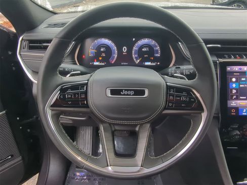 Certified 2023 Jeep Grand Cherokee Overland image 29