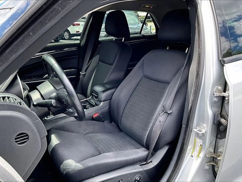 Used 2019 Chrysler 300 Touring w/ Sport Appearance Package RWD image 6
