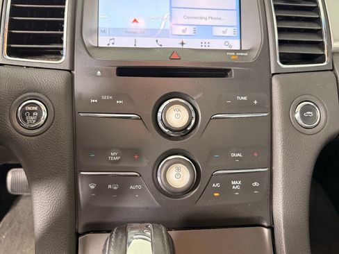 Used 2017 Ford Taurus SEL w/ Equipment Group 201A FWD image 21