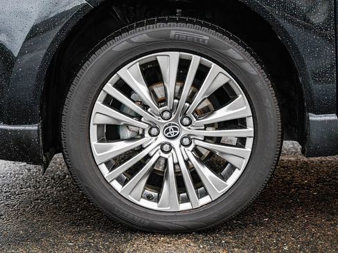 Used 2021 Toyota Venza Limited image 9