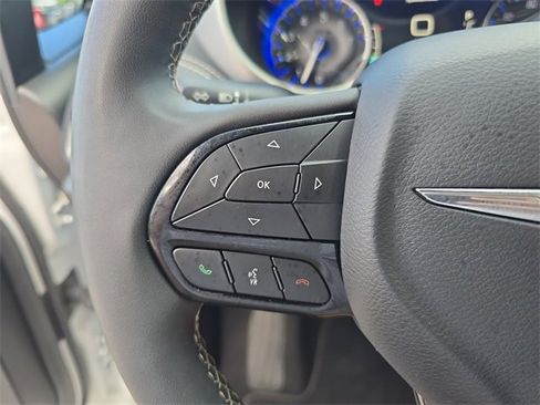 Certified 2024 Chrysler Pacifica Touring image 23