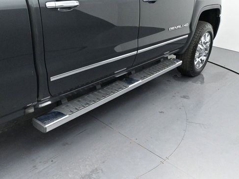 Used 2017 GMC Sierra 2500 Denali w/ Duramax Plus Package AWD/4WD image 9