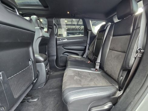 Used 2020 Jeep Grand Cherokee Altitude image 17