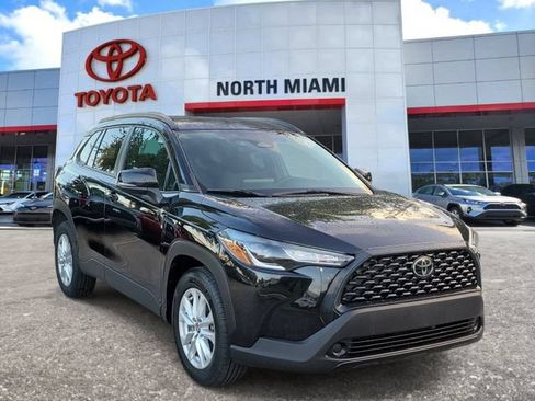 Used 2023 Toyota Corolla Cross LE FWD image 1