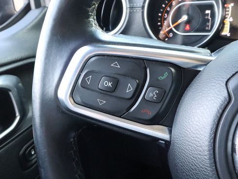 Used 2018 Jeep Wrangler Unlimited Sahara w/ Safety Group AWD/4WD image 26