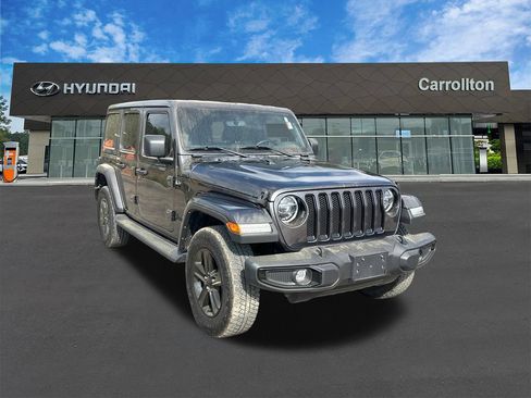 Used 2022 Jeep Wrangler Unlimited Sahara AWD/4WD image 3