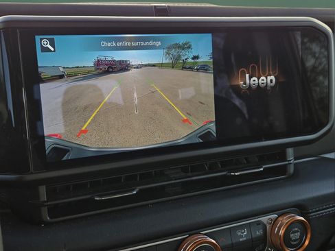 Used 2025 Jeep Gladiator Mojave w/ Convenience Group AWD/4WD image 12