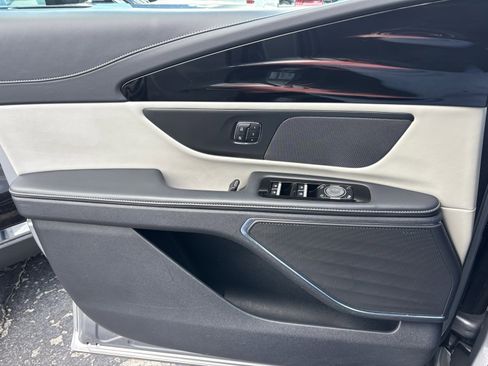 Used 2024 Lincoln Nautilus Reserve image 15