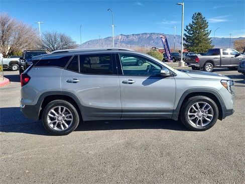 Used 2024 GMC Terrain SLT image 3