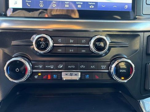 Used 2022 Ford F150 Lariat w/ Equipment Group 502A High image 33