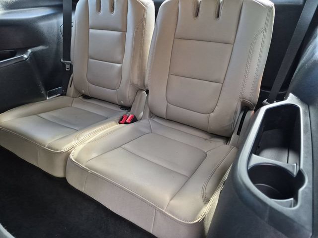 Used 2018 Ford Explorer XLT w/ Equipment Group 202A AWD/4WD image 18