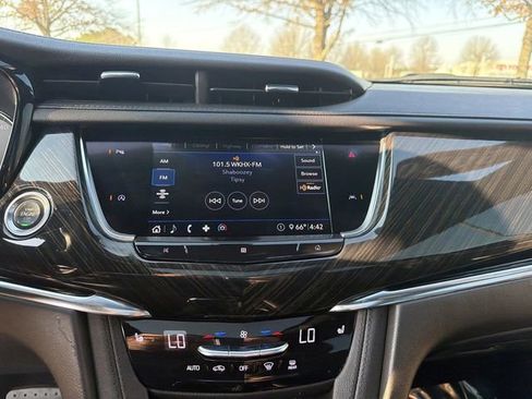 Used 2020 Cadillac XT6 Premium Luxury image 23