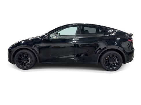 Certified 2023 Tesla Model Y Long Range AWD/4WD image 3