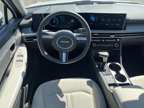 Used 2025 Hyundai Sonata SE image 9