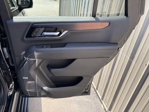 Used 2025 GMC Yukon Denali w/ Denali Reserve Package AWD/4WD image 36