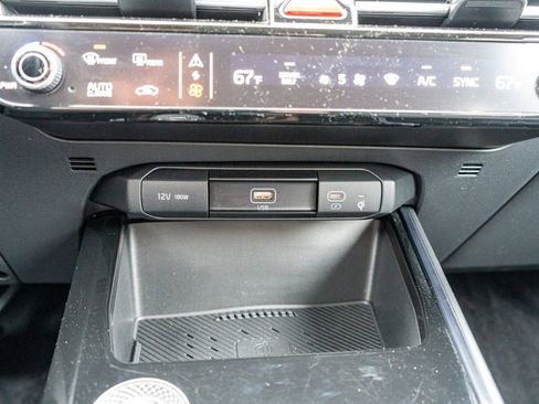 Used 2025 Kia Niro EX w/ EX Cold Weather Package image 33