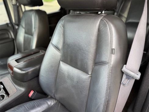 Used 2011 GMC Yukon Denali image 16