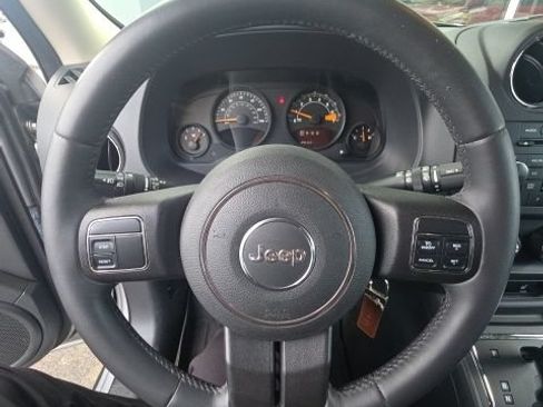 Used 2015 Jeep Patriot Latitude AWD/4WD image 12