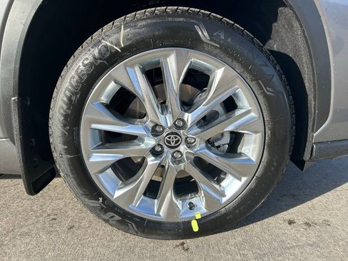 Used 2026 Toyota Highlander Limited image 9