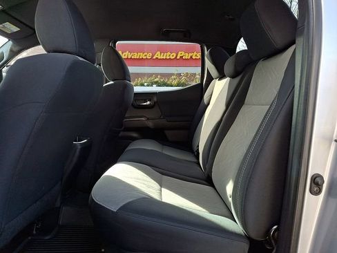 Used 2020 Toyota Tacoma TRD Sport image 10