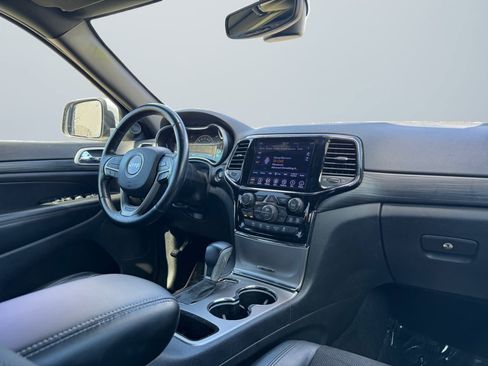 Used 2019 Jeep Grand Cherokee Altitude image 14