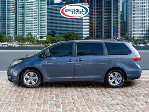 Used 2016 Toyota Sienna LE image 8