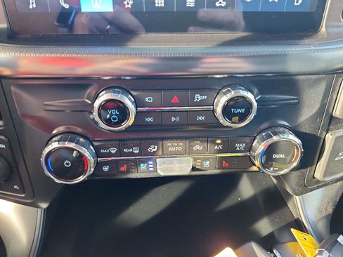 Used 2025 Ford F150 Lariat w/ Equipment Group 502A High image 17