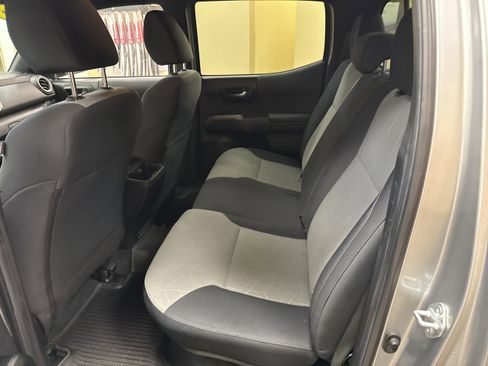 Used 2023 Toyota Tacoma TRD Sport image 32