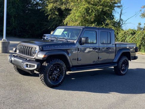 New 2025 Jeep Gladiator Sport image 3