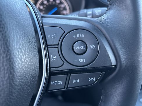 Used 2024 Toyota Venza XLE image 20