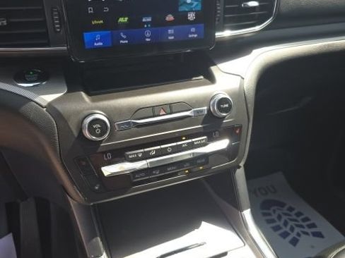 Used 2020 Ford Explorer XLT w/ Equipment Group 202A AWD/4WD image 15