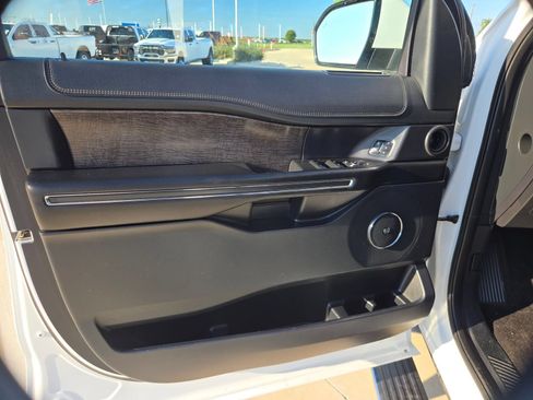 Used 2020 Ford Expedition Max Limited RWD image 15