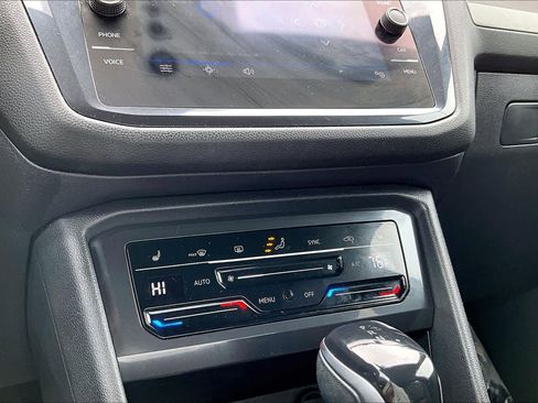 Used 2022 Volkswagen Tiguan SE R-Line image 34