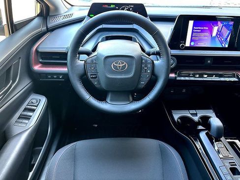 Used 2025 Toyota Prius Plug-In Hybrid FWD image 21