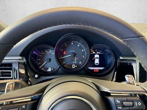 Certified 2026 Porsche Macan AWD/4WD image 14