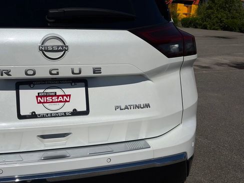 Certified 2025 Nissan Rogue Platinum w/ Tech Package FWD image 5
