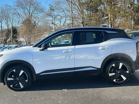 Certified 2025 Nissan Kicks SR image 4