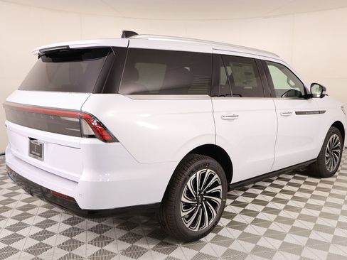 New 2026 Lincoln Navigator Black Label AWD/4WD image 22