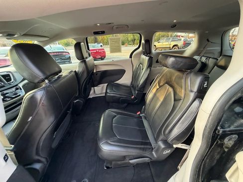Used 2021 Chrysler Voyager Lxi image 25