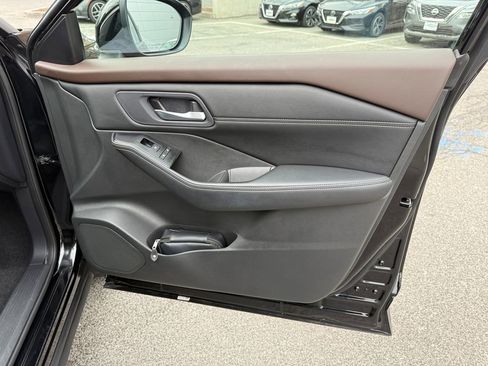 Used 2023 Nissan Rogue SV w/ SV Premium B Package image 31