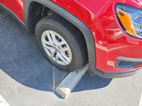 Used 2019 Jeep Compass Sport image 4